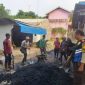 Bhabinkamtibmas Polsek Purwakarta Membantu Warganya Kerja Bakti Terciptanya Situasi Yang Kondusif