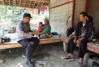 Bhabinkamtibmas Polsek Darangdan Polres Purwakarta Sambangi Warga Untuk Sampaikan Himbauan Kamtibmas 