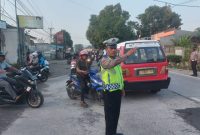 Unit Lantas Polsek Jatiluhur Atur Polres Purwakarta Lalin di Titik Rawan Kemacetan
