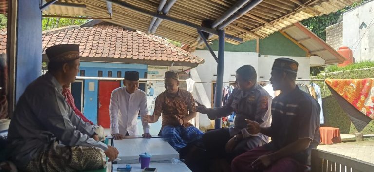 Begini Cara yang Dilakukan Bhabinkamtibmas Polsek Bojong Polres Purwakarta Untuk Lebih Dekat Dengan Masyarakat