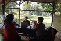 Bhabinkamtibmas Polsek Kiarapedes Polres Purwakarta Sambangi Warga Untuk  Sampaikan Himbauan Kamtibmas 