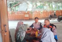 Bhabinkamtibmas Polsek Darangdan Polres Purwakatrtta Sambangi Warga Untuk Sampaikan Himbauan Kamtibmas 