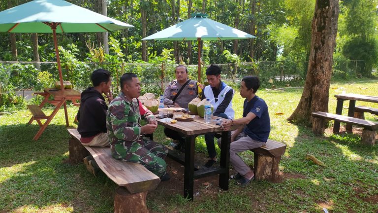 Polsek Cibatu Polres Purwakarta Sampaikan Himbauan Kamtibmas Bersama Babinsa