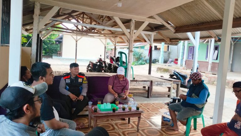 Jalin Silaturahmi Dengan Warga Desa Bhabinkamtibmas Polsek Bungursari Polres Purwakarta Rutin Lakukan Sambang