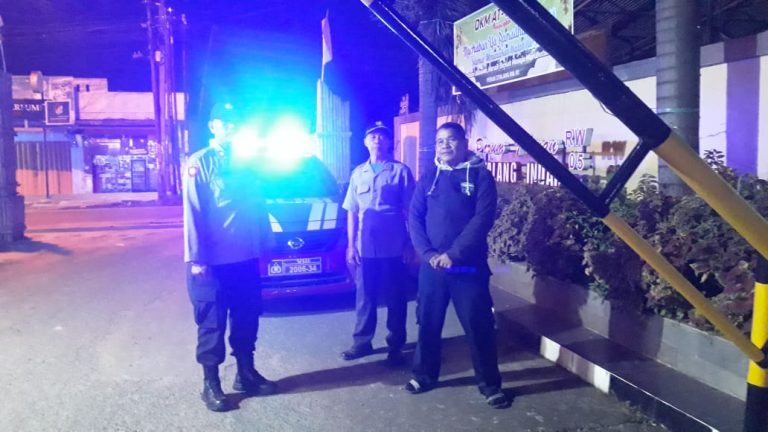 Antisipasi Terjadi Tindak Pidana Polsek Purwakarta Polres Purwakarta Patroli Blue Light