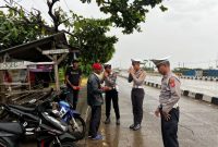 Kasat Lantas Polres Karawang Bersama Akpol Satya Dharma 55 Gelar Jumat Berkah