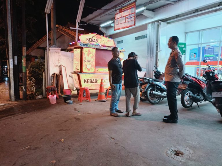 Bhabinkamtibmas Polsek Purwakarta Polres Purwakarta Giat Sambang dan Himbauan Warga Masyarakat di Wilayahnya