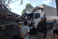 Polsek Leles Polres Garut Cek TKP Kecelakaan Beruntun