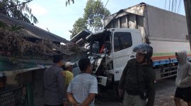 Polsek Leles Polres Garut Cek TKP Kecelakaan Beruntun