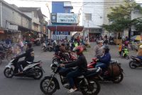 Polsek Wanaraja Polres Garut Urai Kepadatan Arus Lalu Lintas Di Depan Pasar Modern Wanaraja