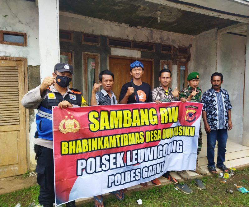 Bhabinkamtibmas Polsek Leuwigoong Polres Garut Laksanakan Sambang RW Ajak Tomas Jaga Kamtibmas