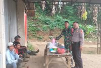 Sinergitas Polsek Garut Kota Polres Garut Bersama Babinsa Dengarkan Keluhan Warga di desa Binaan 
