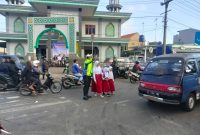 Unit Lantas Polsek Malangbong Pastikan Keselamatan Dan Kenyamanan Pengendara Lalu Lintas