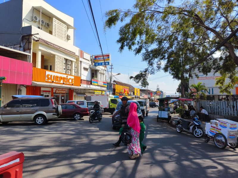 Berikan Pelayanan Prima Terhadap Pengendara Sat Samapta Polres Garut Atur Lalin