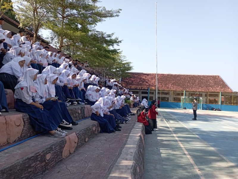 Siswa SMAN 5 Garut Sangat Antusias Saat Polsek Pameungpeuk Polres Garut Berikan Materi MPLS