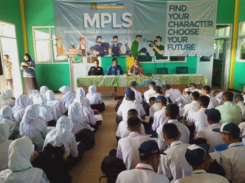 Kapolsek Malangbong Polres Garut Hadiri Kegiatan MPLS Di SMKN 7 Malangbong