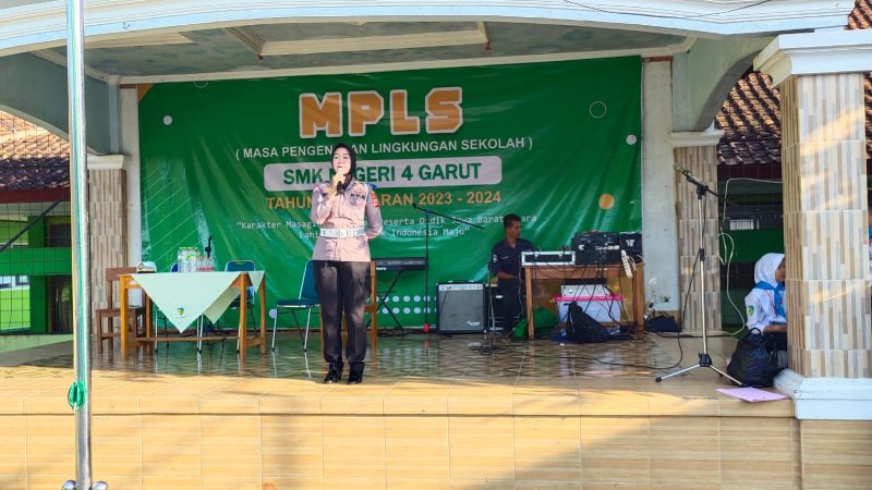 Police Goes To School Sat Lantas Polres Garut Di SMKN 4 Garut