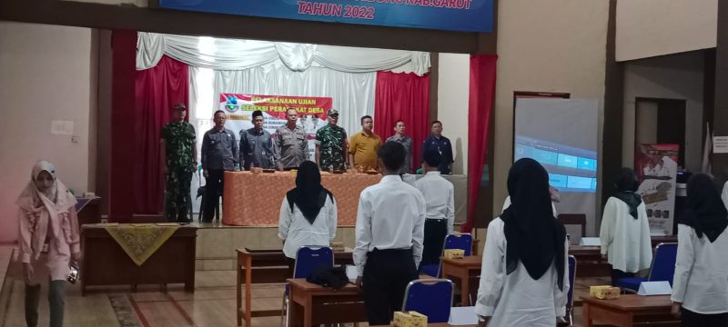Bhabinkamtibmas Polsek Malangbong Polres Garut Dan Babinsa Hadiri Pelaksanaan Ujian Seleksi 3 Perangkat Desa