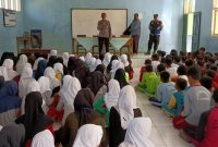 Ketegasan Kapolsek Leuwigoong Polres Garut Saat Memberikan Materi MPLS Kenakalan Remaja dan Narkoba