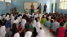 Ketegasan Kapolsek Leuwigoong Polres Garut Saat Memberikan Materi MPLS Kenakalan Remaja dan Narkoba