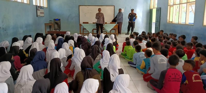 Ketegasan Kapolsek Leuwigoong Polres Garut Saat Memberikan Materi MPLS Kenakalan Remaja dan Narkoba