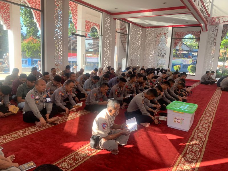 Tingkatkan Kualitas Keimanan Sat Samapta Polres Garut Ikuti Pengajian Rutin