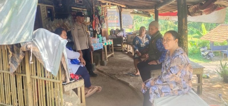 Bhabinkamtibmas Polsek Purwakarta Kota Melaksanakan Jumat Curhat di Desa Binaan
