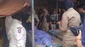 Polsek Garut Kota Polres Garut Olah TKP Seorang Perempuan Meninggal Dunia Di Pasar Mandalagiri 