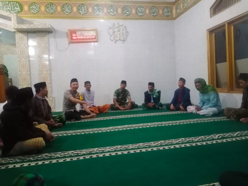 Jum’at Curhat Bhabinkamtibmas Polsek Cilawu Polres Garut Di Masjid Al Iklhas Kiarajanggot
