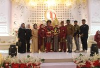 Caption : H. Alan Partimbang sesi poto bersama keluarga AKBP (Prnw) AKBP. Dede Mulyana 