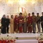 Caption : H. Alan Partimbang sesi poto bersama keluarga AKBP (Prnw) AKBP. Dede Mulyana 