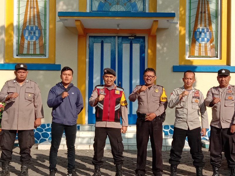 Caption : Polres Garut Giat Pengamanan Kebaktian Gereja Advent 
