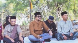 Caption : H. Alan Partimbang bersama keluarga besar Pondok Pesantren Al-Falah Syamsudiniyah di Acara Haul 
