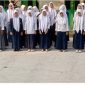 Caption : Panit Binmas Polsek Limbangan Polres Garut saat memberikan Materi MPLS