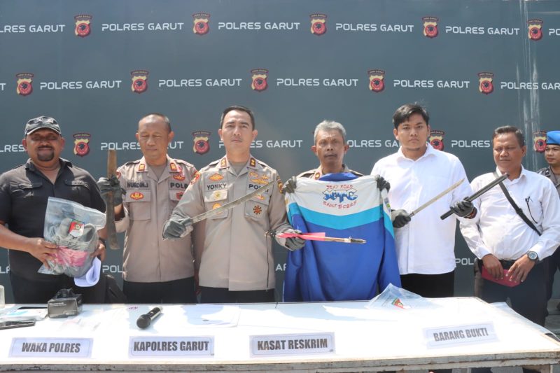 Caption : Kapolres Garut  saat press release aksi pengeroyokan