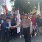 Caption : Kedekatan Kasat Samapta Polres Garut dengan massa ALMAGARI