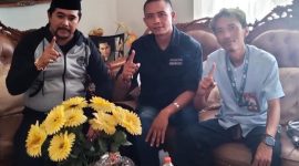 Caption : Pimpinan Mata Grup dan Pimred Media Kilas Garut News.id silaturahmi dengan tokoh budaya Garut