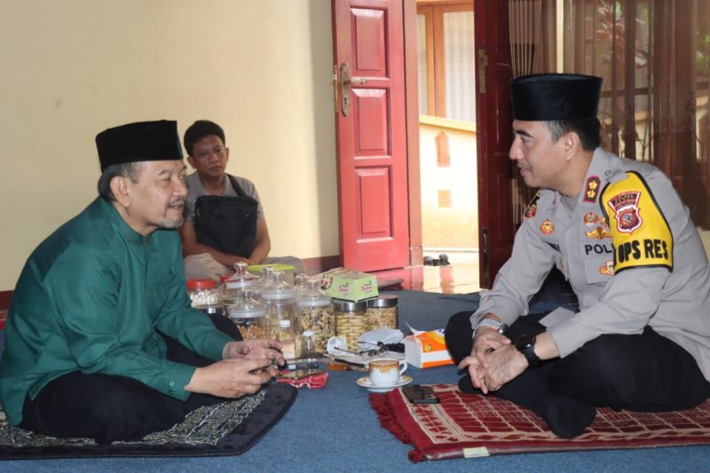 Caption : Kapolres Garut silaturahmi ke Pondok Pesantren Assa’adah 