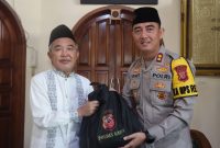 Caption : Kapolres Garut bersama Pimpinan Ponpes Salaman Fauzan 3