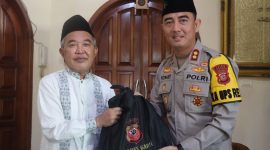 Caption : Kapolres Garut bersama Pimpinan Ponpes Salaman Fauzan 3
