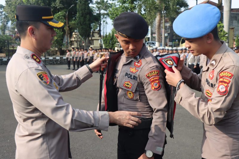 Caption : Kapolres Garut Lepas Personil BKO Ke Polsek Jajaran Polres Garut Dengan Crime Total Yang Tinggi