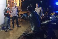 Caption : Patroli Rutin Malam Hari Anggota Polsek Cihurip Polres Garut