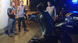 Caption : Patroli Rutin Malam Hari Anggota Polsek Cihurip Polres Garut