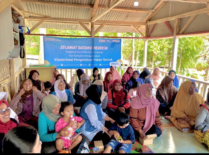 Caption : Kembangkan UMKM PNM Bina Usaha Pakan Ternak di Garut