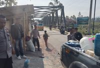 Caption : Botol miras berhasil di sita Polsek Bayongbong