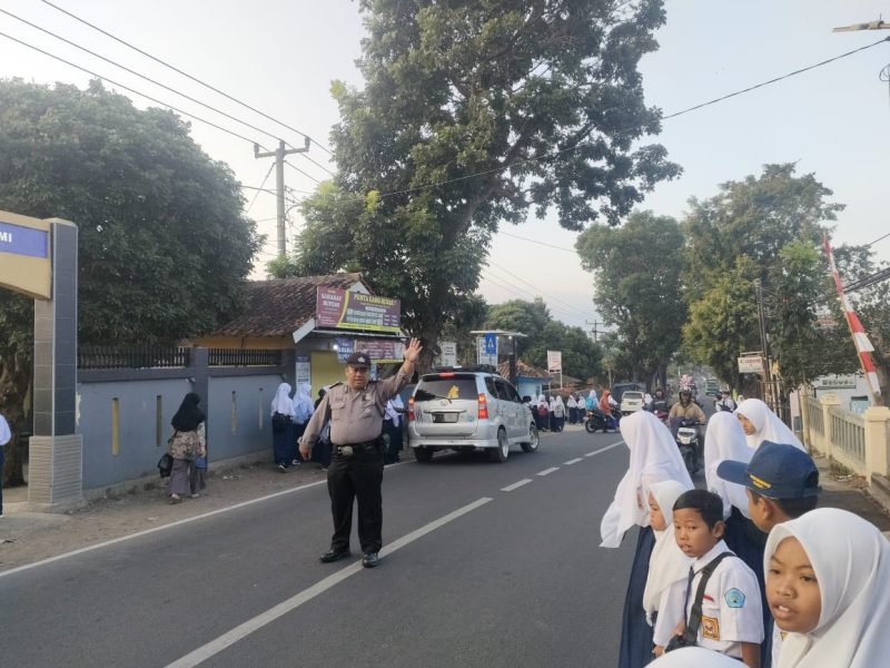 Caption : Polsek Banyuresmi giat rawan pagi