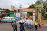 Caption : Polsek Cilawu giat  rawan pagi di depan SMKN 10 Garut