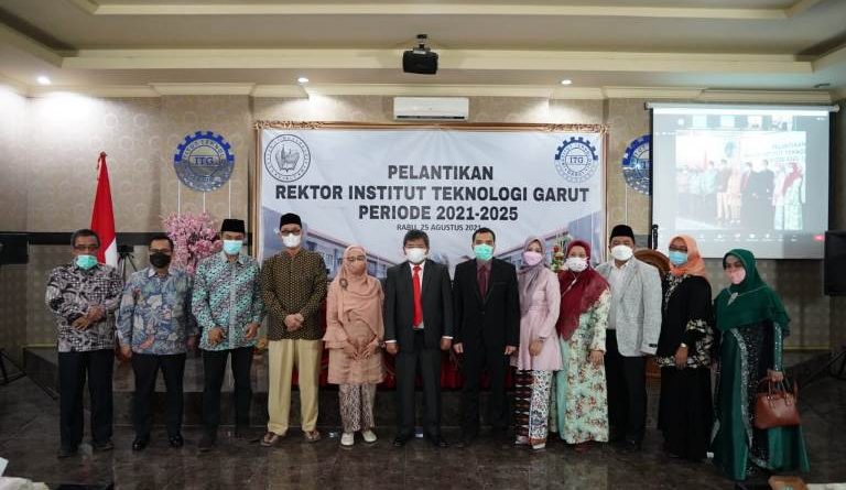Caption : Bupati garut hadiri pelantikan rektor ITG 