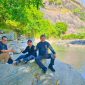 Caption : Bupati Garut  H. Rudy Gunawan saat di Sungai Cisanggiri Kecamatan Cisompet