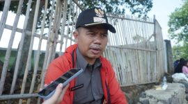 Caption : Lurah Sukagalih (Sopi Peridiansah)